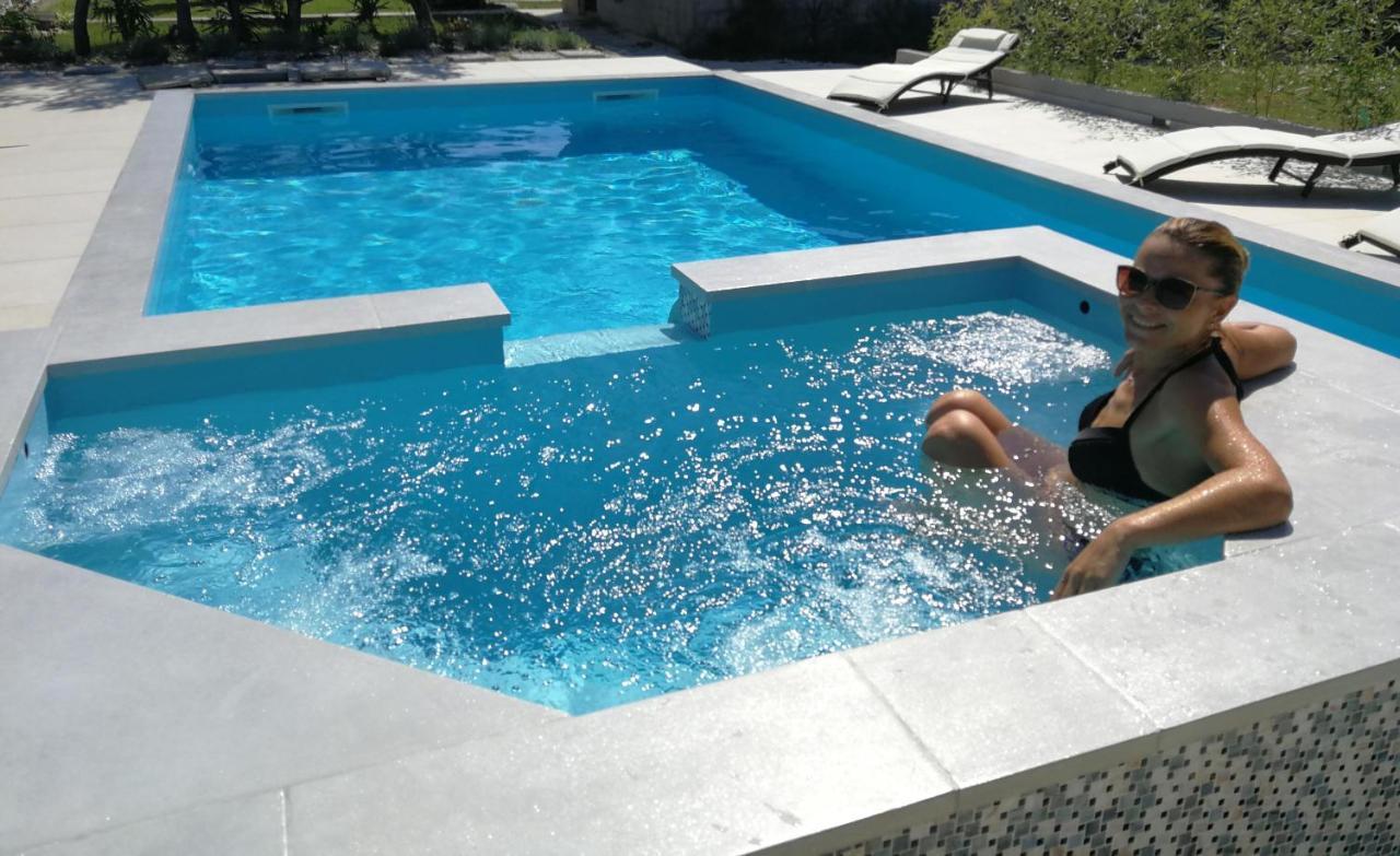 Villa Flora Maris Apartments Привлака Екстериор снимка