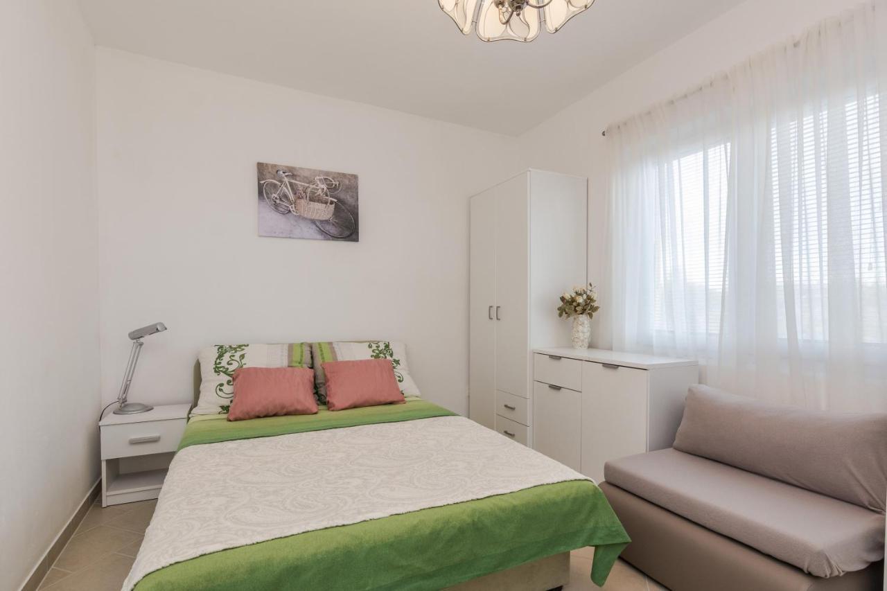 Villa Flora Maris Apartments Привлака Екстериор снимка