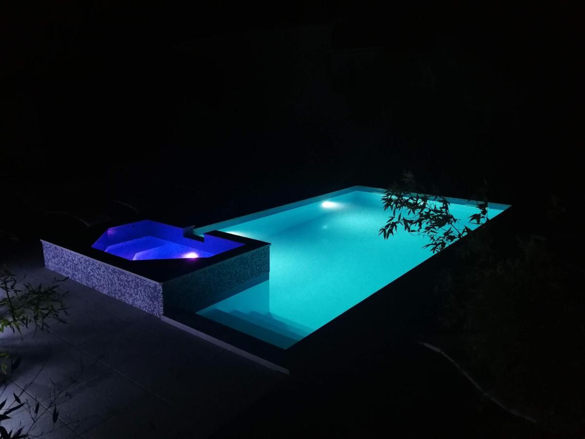 Villa Flora Maris Apartments Привлака Екстериор снимка