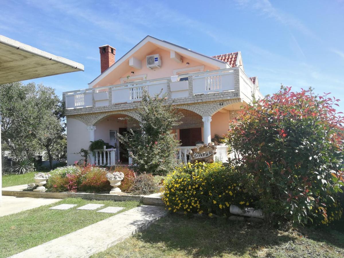 Villa Flora Maris Apartments Привлака Екстериор снимка