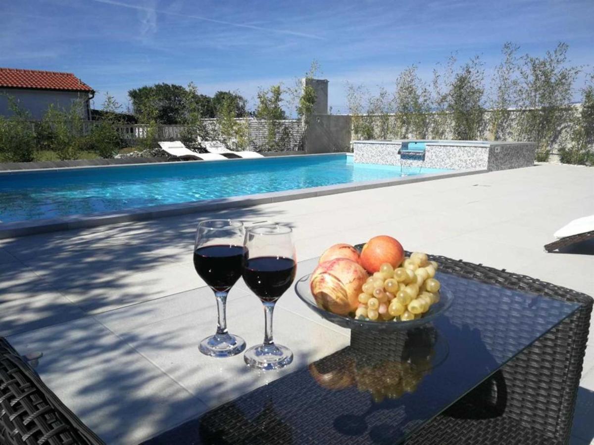 Villa Flora Maris Apartments Привлака Екстериор снимка